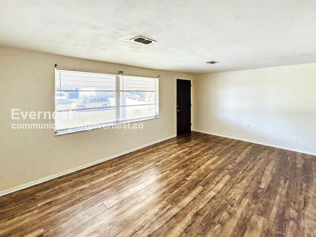 Foto del edificio - 3600 Berkshire St