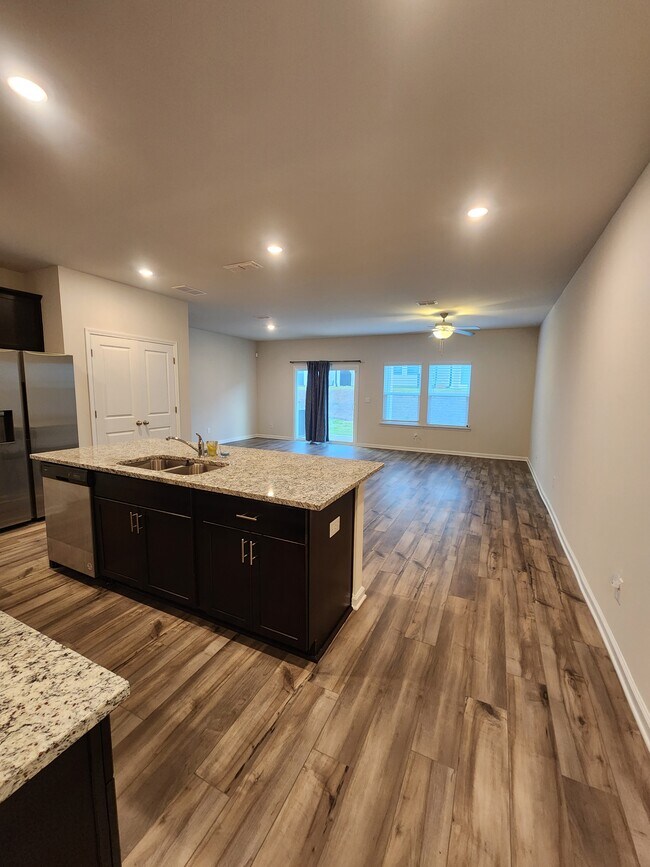Living room view from kitchen - 1532 Villageside Ct