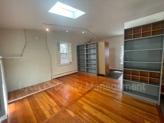 Building Photo - 825 Chalkstone Ave