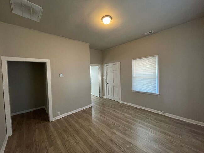 Foto del edificio - 705 Live Oak St