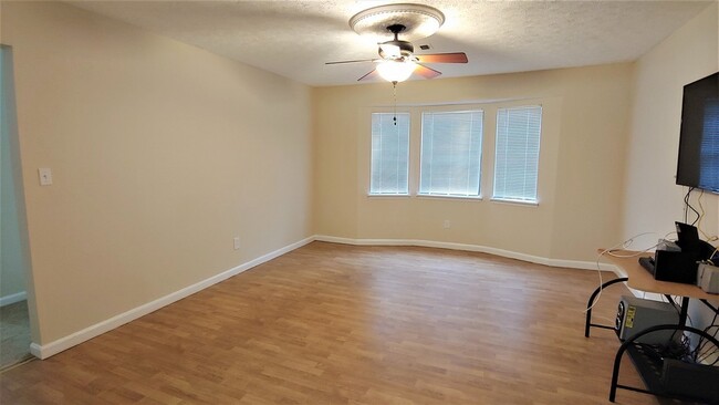 Building Photo - 3493 Tarragon Dr