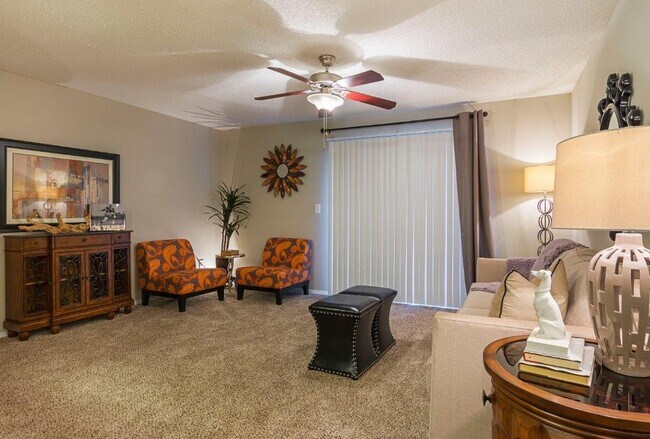 Foyer - 3255 Clairmont North NE