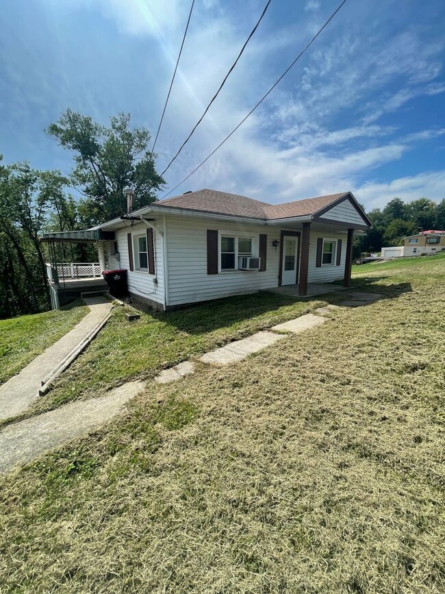 Building Photo - 750 Cleveland Rd