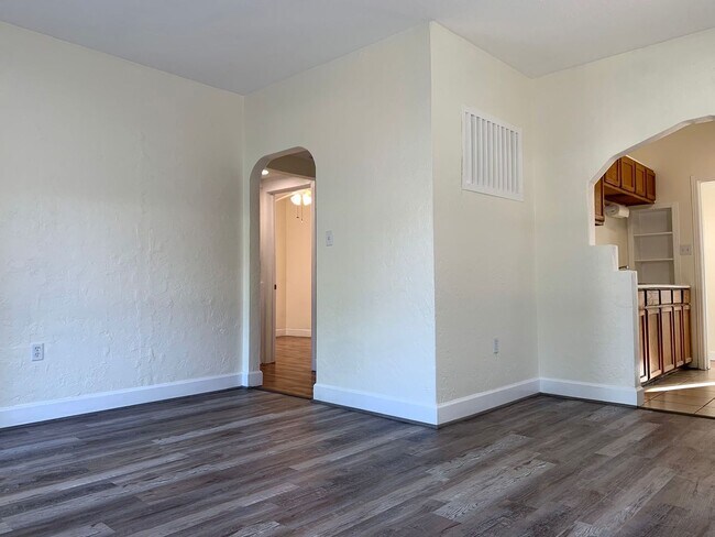 Building Photo - 2 Bedroom 1 Bath Single Family Home