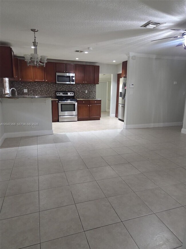 Building Photo - 6118 Royal Palm Blvd