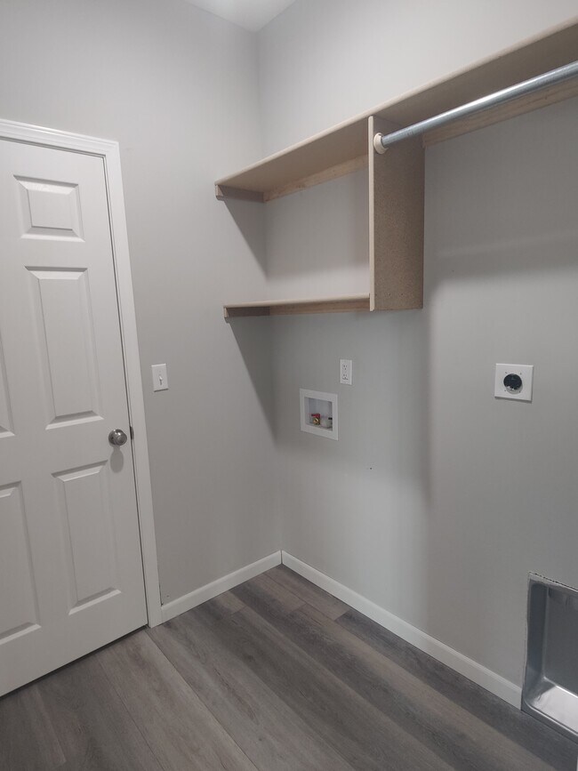 Building Photo - 5552 Gray