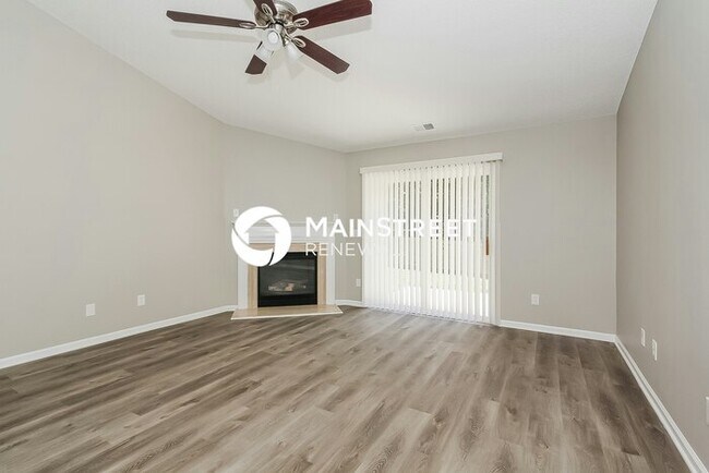 Building Photo - 4 Bedroom Pet-Friendly Home in CHARLOTTE, NC with Main Street Renewal