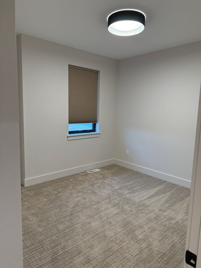 Building Photo - Beautiful 3 Bedroom 2.5 Bath in Autumn Grove