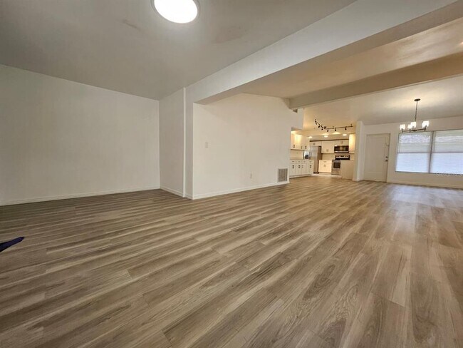 Foto del edificio - 2816 S French Ave