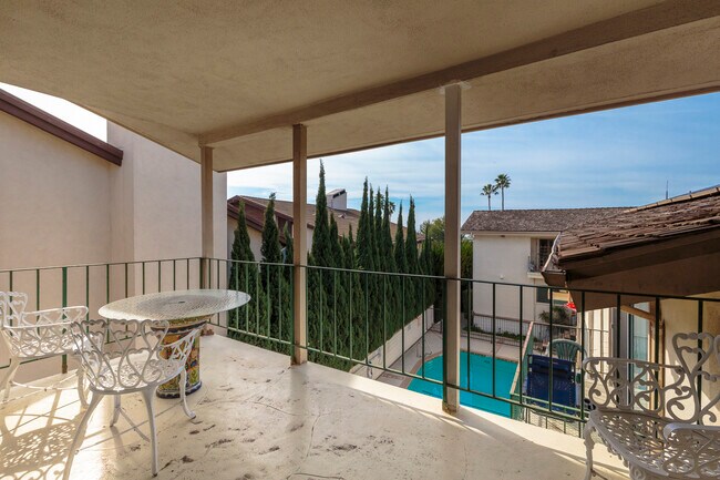 Building Photo - 2316 Palos Verdes Dr W