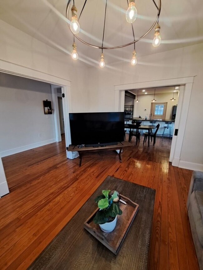Foto del edificio - Fully Furnished and Remodeled Home