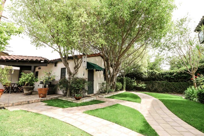 Foto del edificio - 1200 N Everett St