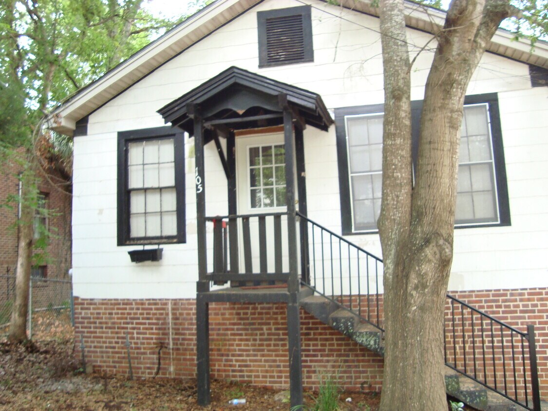 Primary Photo - Adorable Downtown Apartment