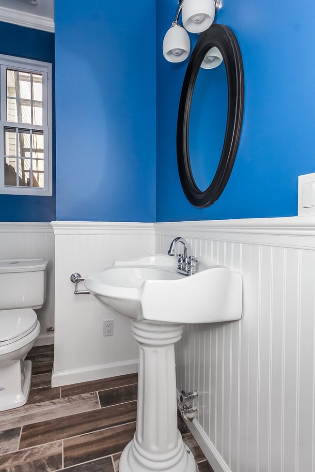 Building Photo - 736 Light St