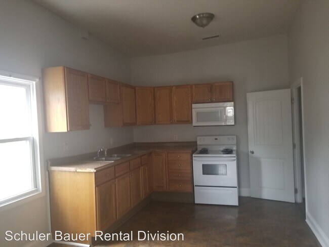 Building Photo - 3 br, 1 bath House - 1618 E. Main St.