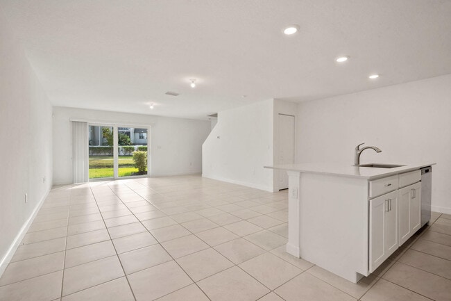 Building Photo - 6782 Broadwater Ln