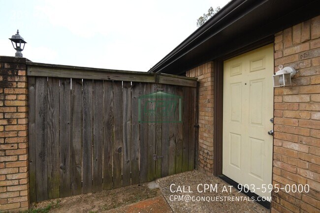 Building Photo - 203 Parklane-