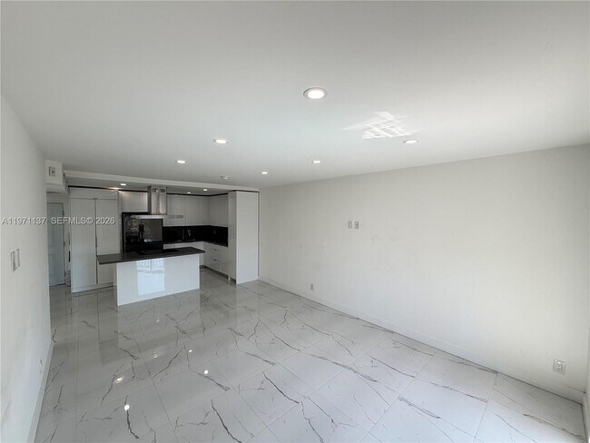 Building Photo - 8290 Lake Dr