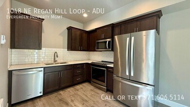 Building Photo - 1048 NE Regan Hill Loop