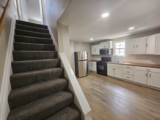 Building Photo - 105 Wykes St