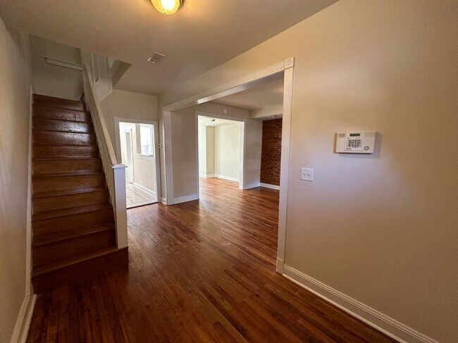 Foto del edificio - Bright and Airy 4Bedroom Townhome in Waverly