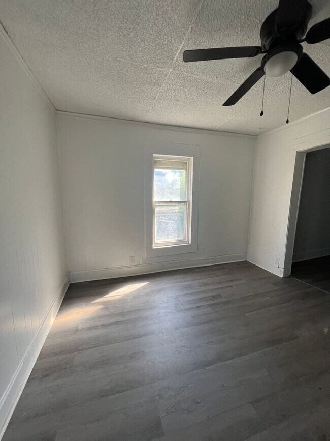 Foto del edificio - Remodeled 2 bedroom 1 bathroom home available now!