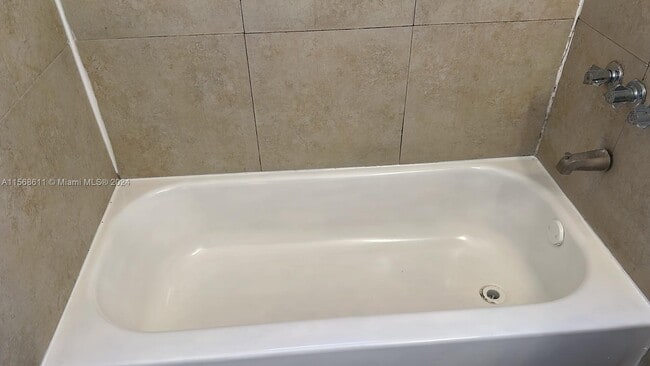 Building Photo - 10885 NW 89th Ter