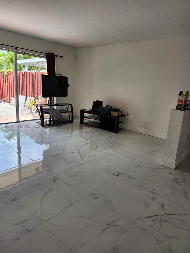Foto del edificio - 312 NW 114th Ave