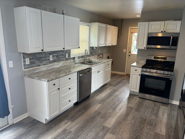 Building Photo - 1931 Morris Ave NE