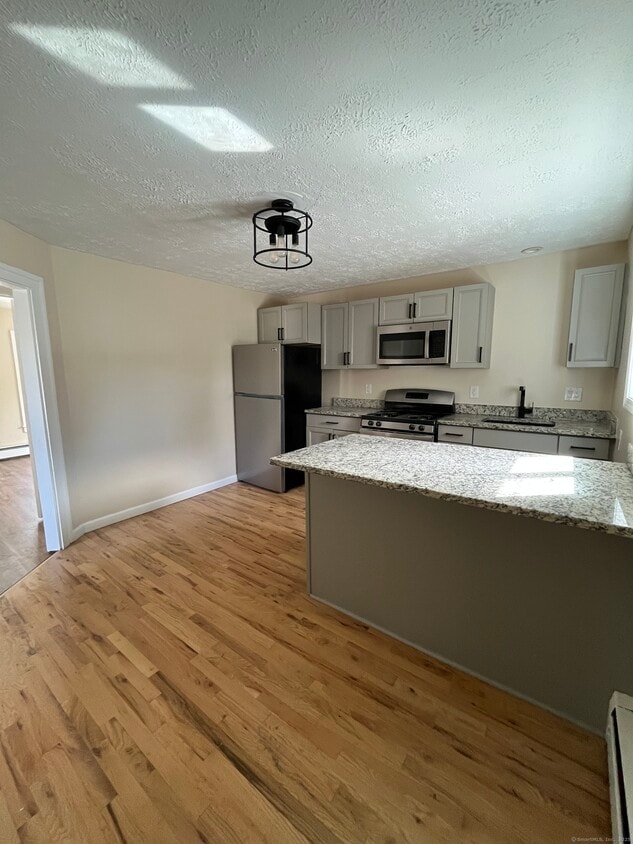 Foto principal - 400 S Main St