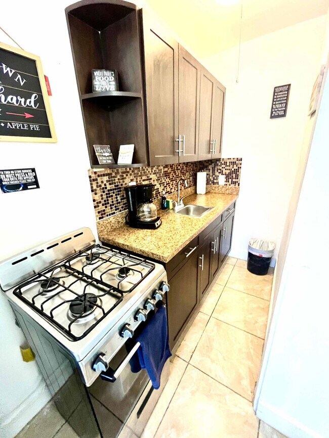 Foto del edificio - 338 Van Buren St