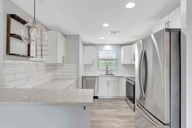 Foto del edificio - 1400 NE 57th Ct