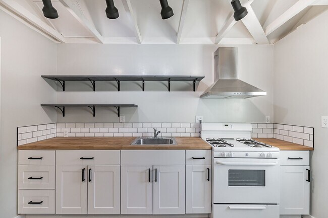 Building Photo - 311 San Pascual Ave