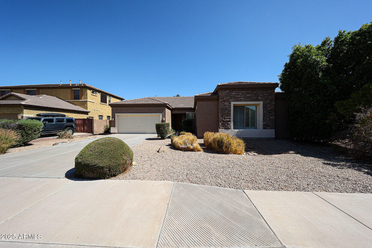 Foto principal - 3454 E Sparrow Pl
