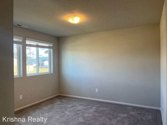 Foto del edificio - 4 br, 2 bath House - 423 Killian Spring Dr,