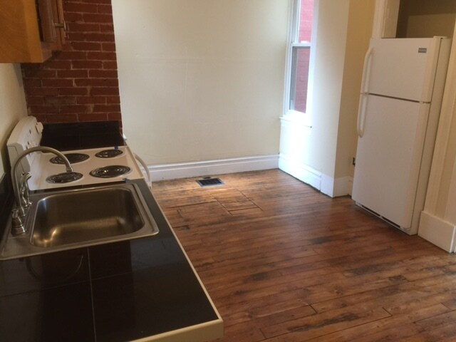 Foto principal - 6049 Stanton Ave