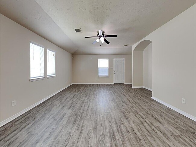 Building Photo - 5017 Willow Point Dr