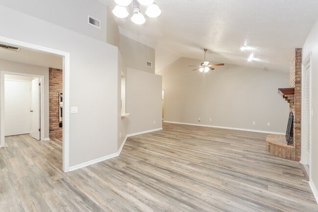 Foto del edificio - 10314 Ashley Oaks Dr