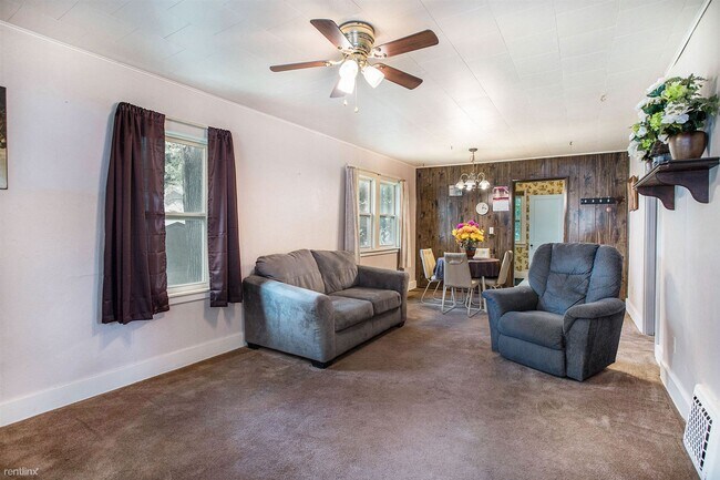 Foto del edificio - 1 br, 1 bath House - 100 Eldred St