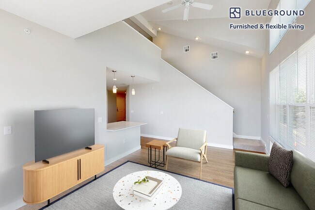 Building Photo - 155 Lenox St