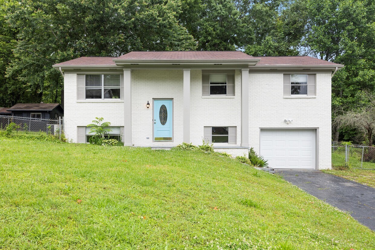 Primary Photo - 1383 Meadowood Dr