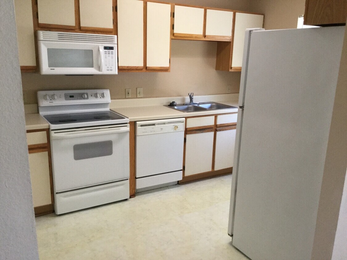 Foto principal - 2 BEDROOM 2 BATH CONDO ON 2ND FLOOR AT MYR...