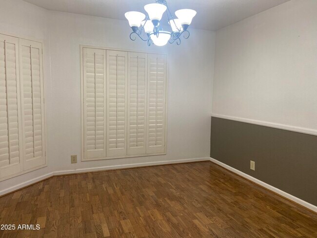 Foto del edificio - 4325 E Greenway Ln