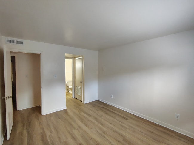 Foto del edificio - 600 Reusens Rd