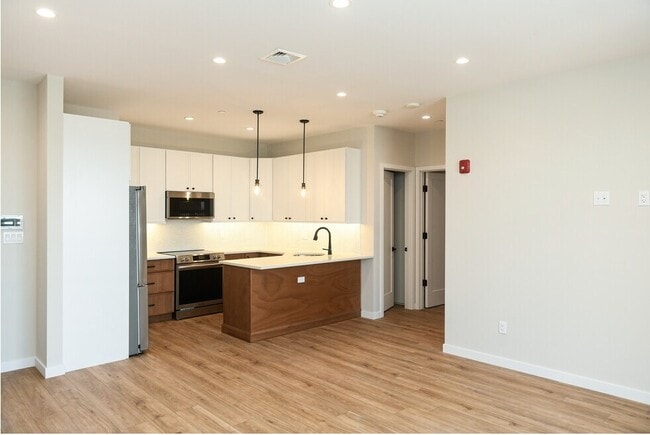 Building Photo - 21601 Hillside Ave