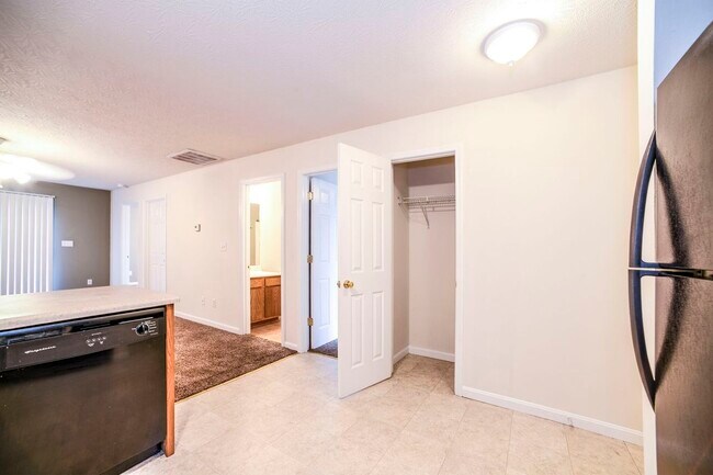 Building Photo - 140 Ruby Dr