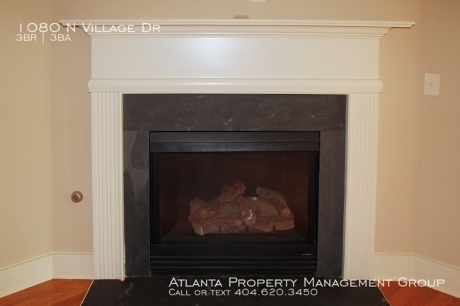 Foto del edificio - 1080 N Village Dr