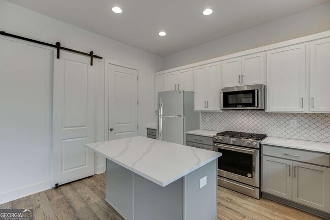 Foto del edificio - 5631 W Pine St