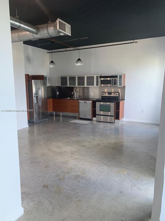 Photo - 10 SW South River Dr Apartment