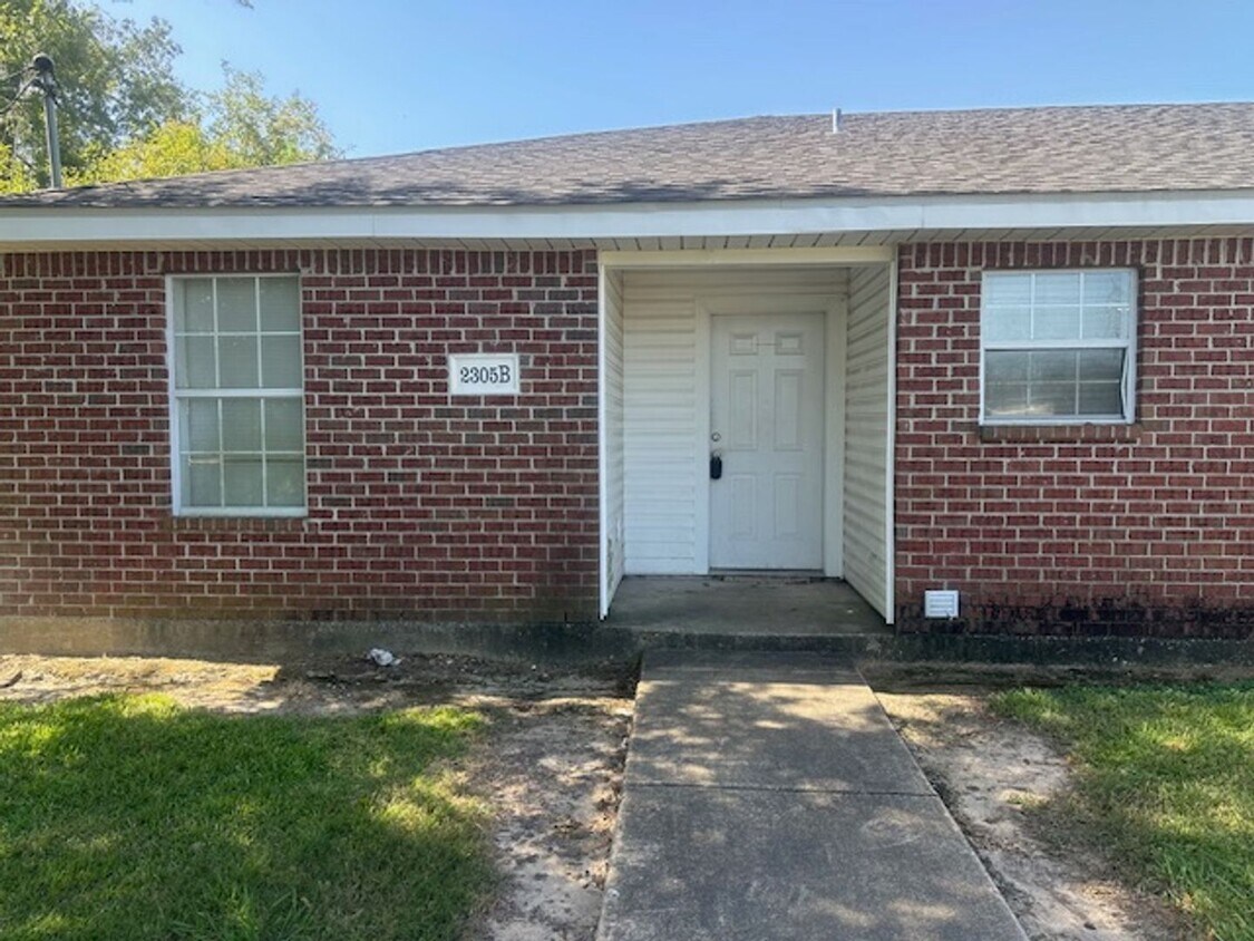 Primary Photo - 2305 Merwood St